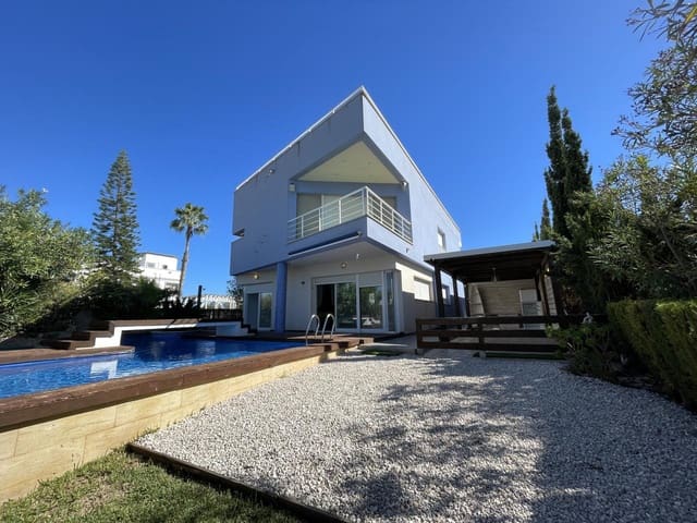 5 bedroom Villa for sale in La Manga del Mar Menor with pool garage - € 685,000 (Ref: 10011777)