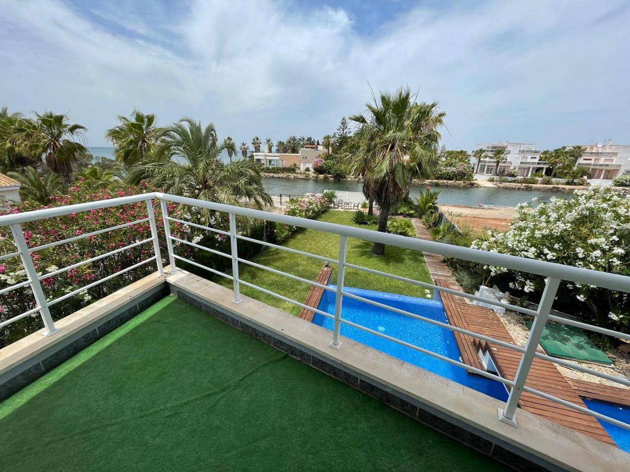 5 bedroom Villa for sale in La Manga del Mar Menor with pool garage - € 685,000 (Ref: 10011777)
