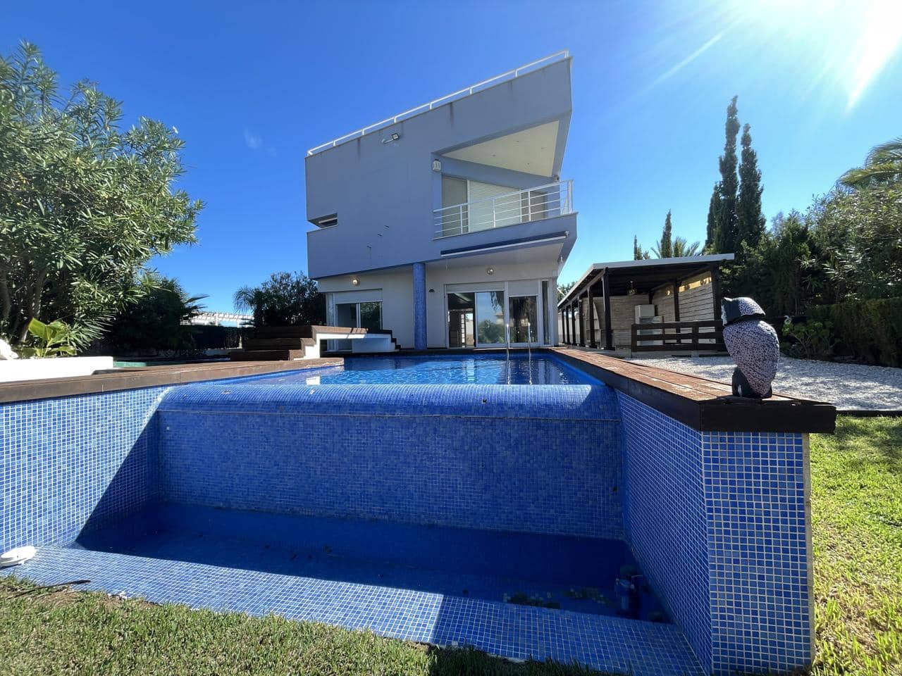 5 bedroom Villa for sale in La Manga del Mar Menor with pool garage - € 685,000 (Ref: 10011777)