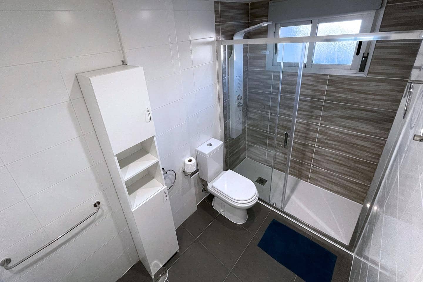 Piso de 2 habitaciones en La Manga del Mar Menor en venta con piscina - 259.000 € (Ref: 10011778)
