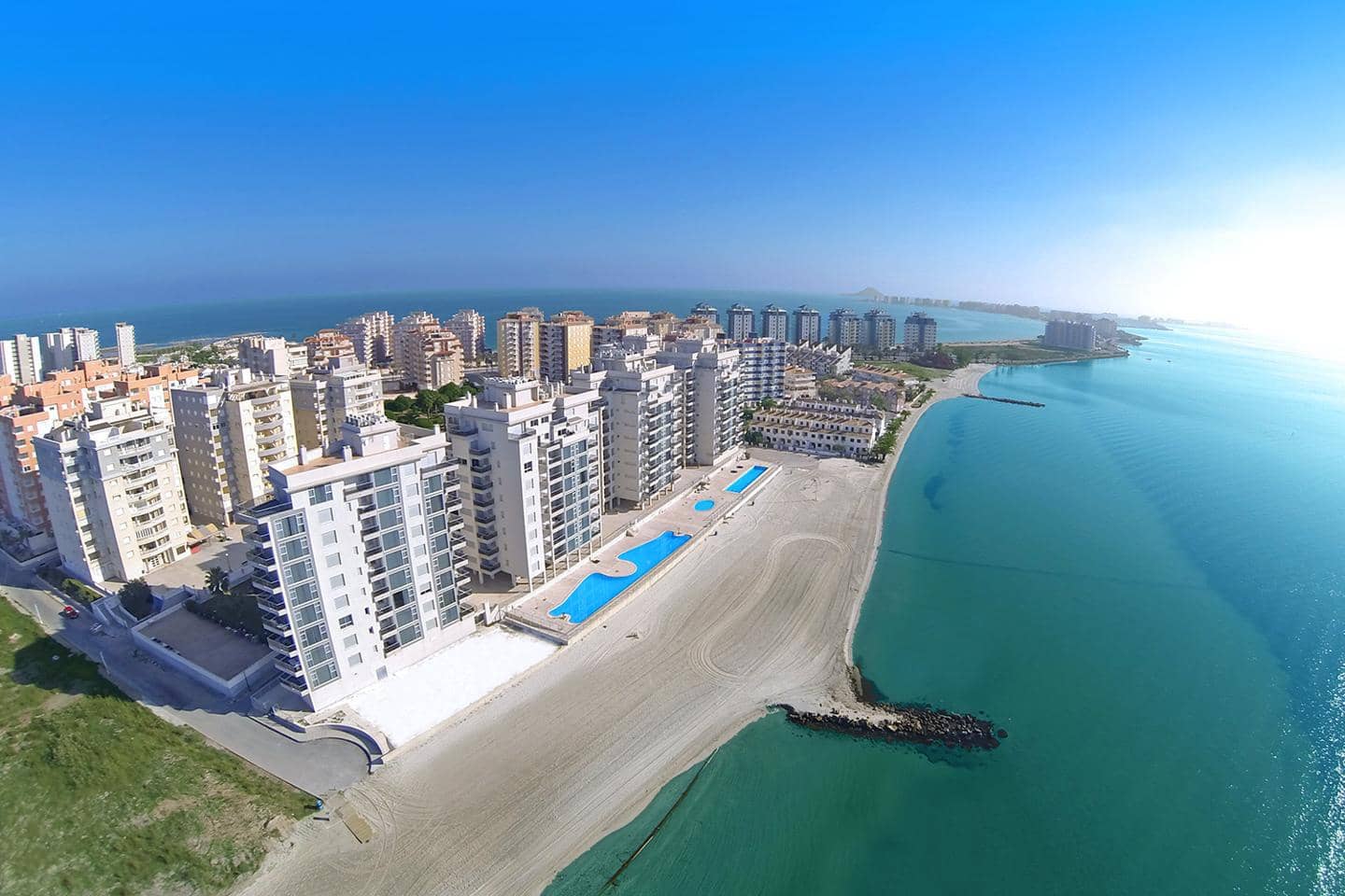 Piso de 2 habitaciones en La Manga del Mar Menor en venta con piscina - 259.000 € (Ref: 10011778)