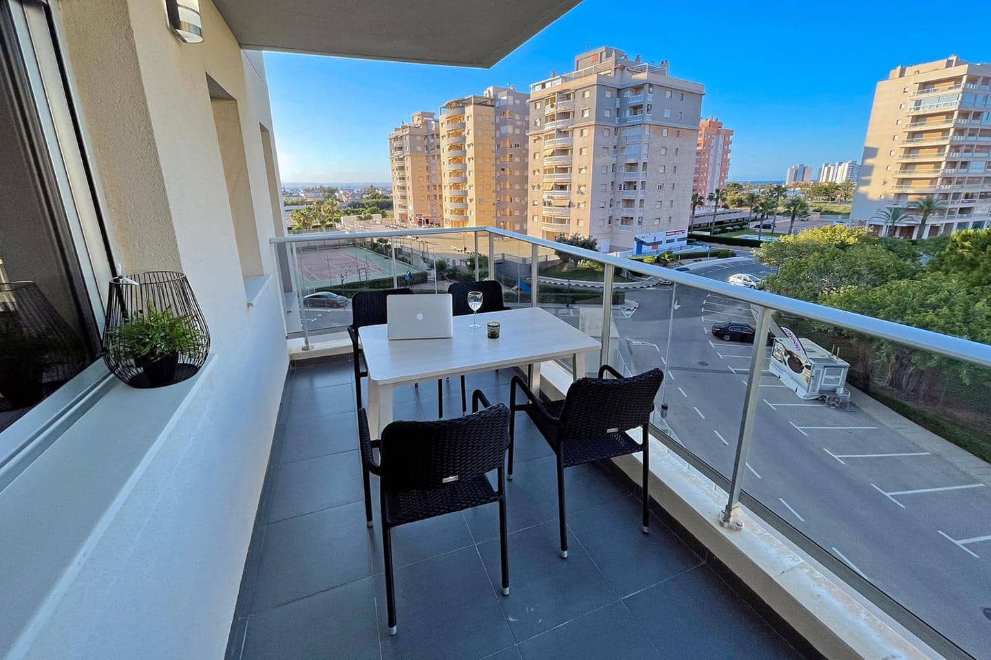 Piso de 2 habitaciones en La Manga del Mar Menor en venta con piscina - 259.000 € (Ref: 10011778)