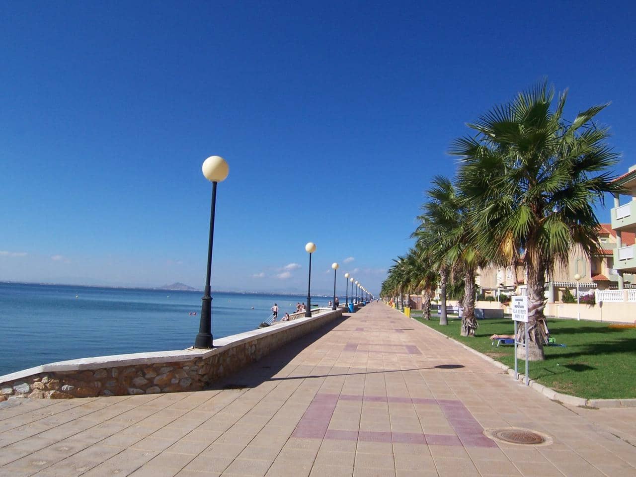 2 slaapkamer Flat te koop in La Manga del Mar Menor met zwembad garage - € 300.000 (Ref: 10011779)