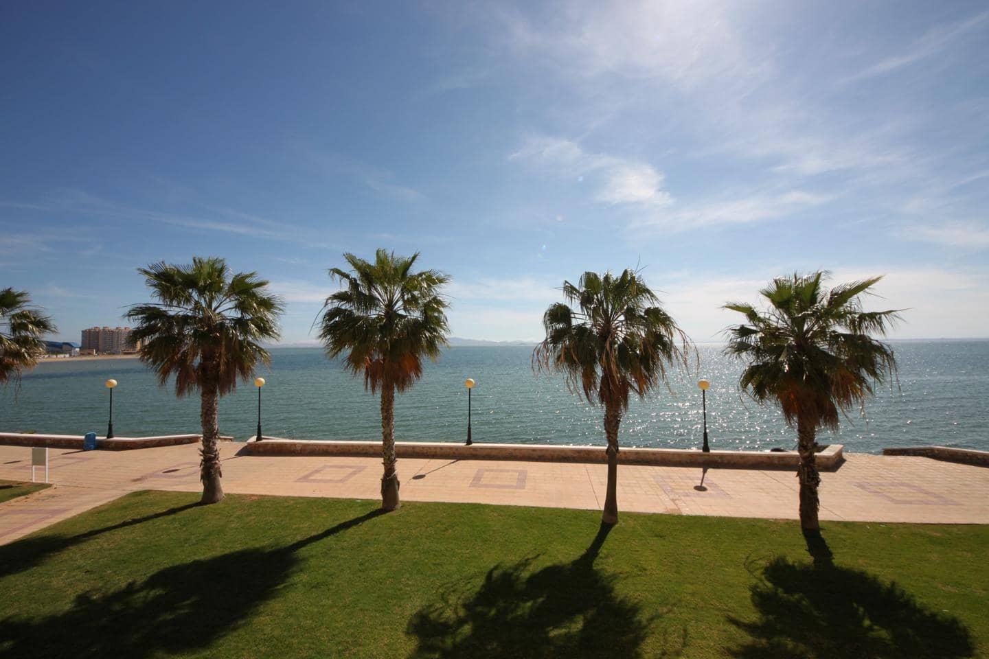 2 slaapkamer Flat te koop in La Manga del Mar Menor met zwembad garage - € 300.000 (Ref: 10011779)