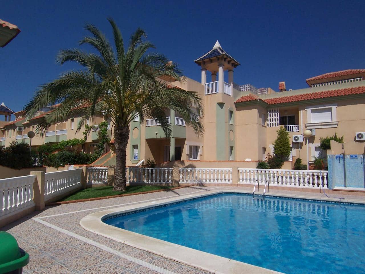 2 slaapkamer Flat te koop in La Manga del Mar Menor met zwembad garage - € 300.000 (Ref: 10011779)
