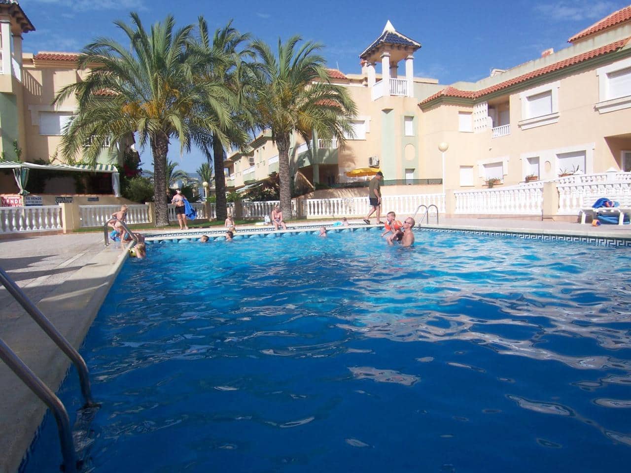 2 slaapkamer Flat te koop in La Manga del Mar Menor met zwembad garage - € 300.000 (Ref: 10011779)