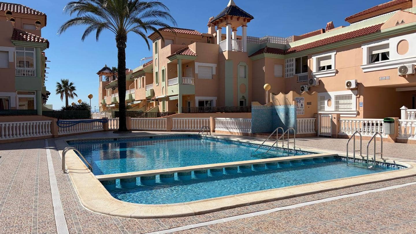 3 soverom Leilighet til salgs i La Manga del Mar Menor med svømmebasseng garasje - € 230 000 (Ref: 10011781)