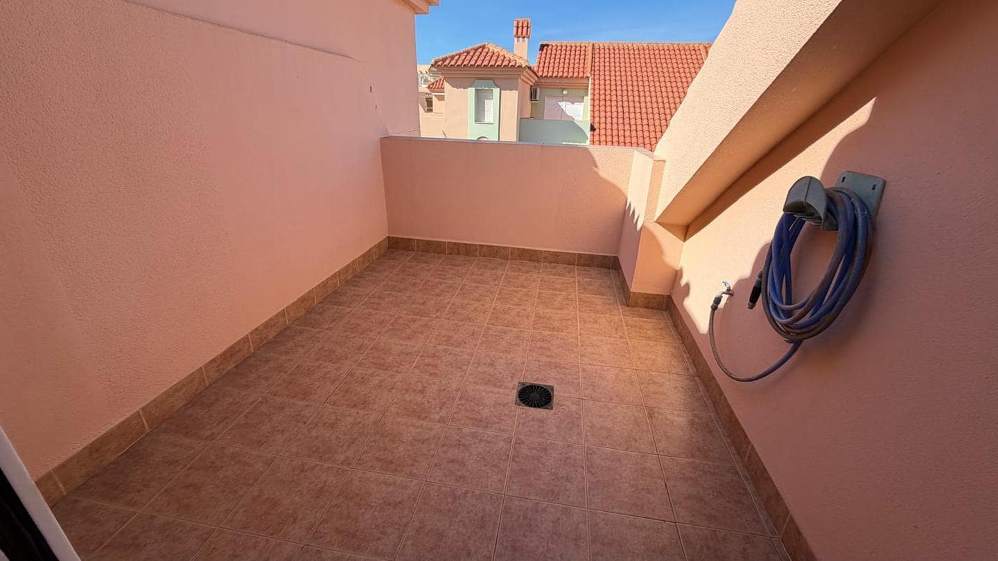 3 soverom Leilighet til salgs i La Manga del Mar Menor med svømmebasseng garasje - € 230 000 (Ref: 10011781)