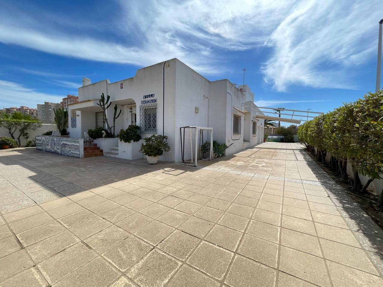 4 bedroom Villa for sale in La Manga del Mar Menor with pool garage - € 489,000 (Ref: 10011782)