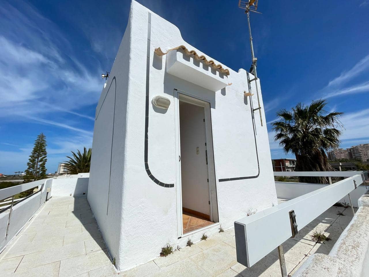 4 bedroom Villa for sale in La Manga del Mar Menor with pool garage - € 489,000 (Ref: 10011782)