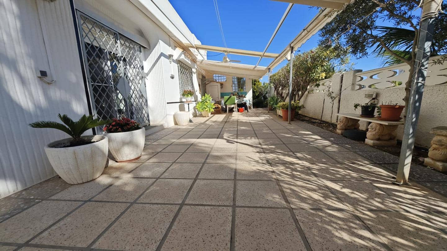 4 bedroom Villa for sale in La Manga del Mar Menor with pool garage - € 489,000 (Ref: 10011782)
