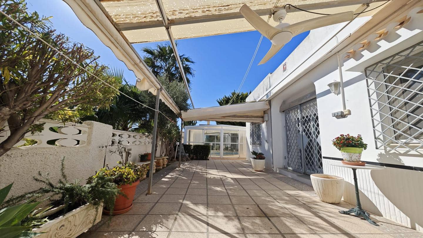 4 bedroom Villa for sale in La Manga del Mar Menor with pool garage - € 489,000 (Ref: 10011782)
