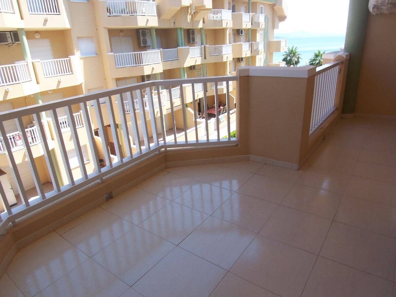 2 soverom Leilighet til salgs i La Manga del Mar Menor med svømmebasseng garasje - € 189 000 (Ref: 10011784)