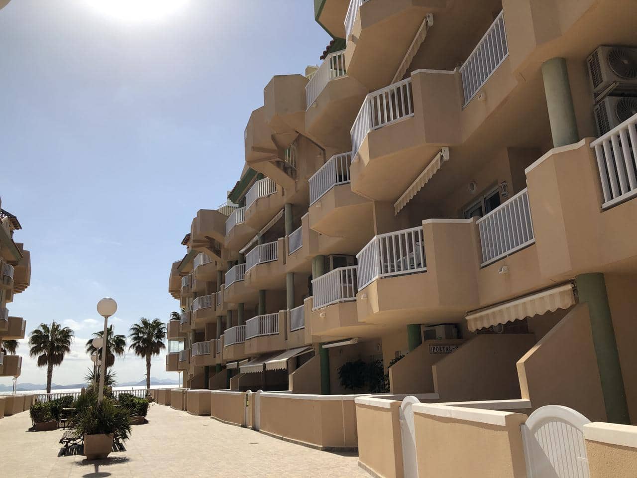 2 soverom Leilighet til salgs i La Manga del Mar Menor med svømmebasseng garasje - € 189 000 (Ref: 10011784)