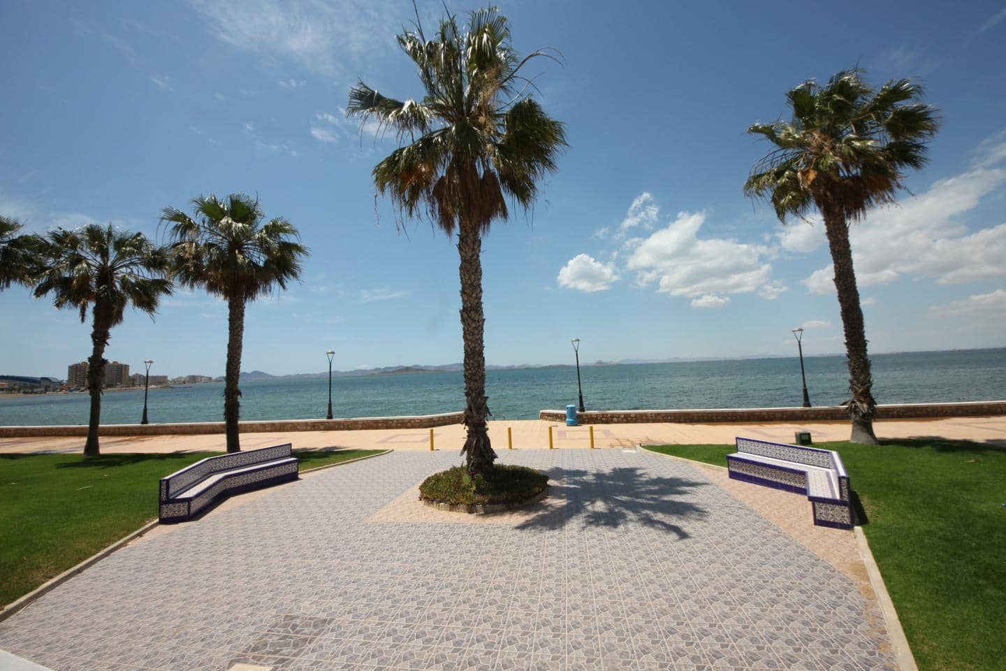 2 soverom Leilighet til salgs i La Manga del Mar Menor med svømmebasseng garasje - € 189 000 (Ref: 10011784)
