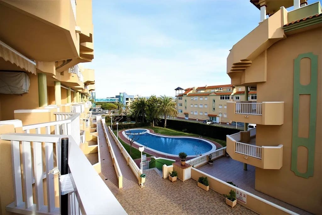 2 soverom Leilighet til salgs i La Manga del Mar Menor med svømmebasseng garasje - € 189 000 (Ref: 10011784)
