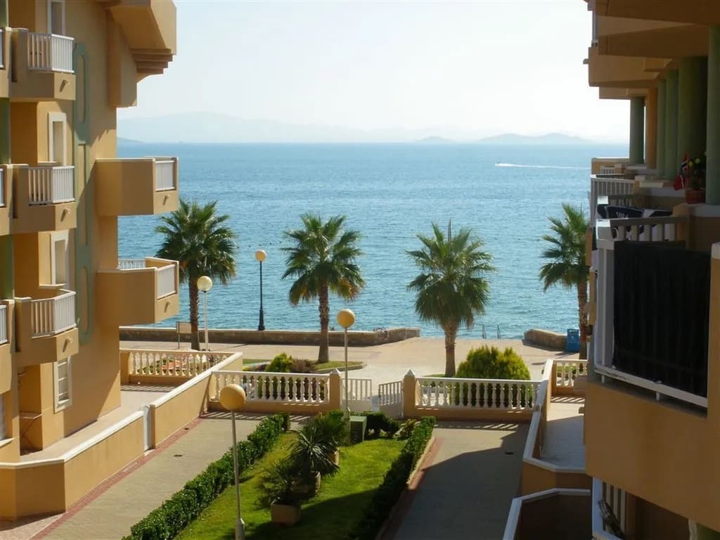 2 soverom Leilighet til salgs i La Manga del Mar Menor med svømmebasseng garasje - € 189 000 (Ref: 10011784)