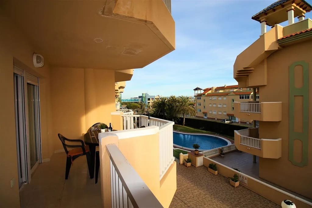 2 soverom Leilighet til salgs i La Manga del Mar Menor med svømmebasseng garasje - € 189 000 (Ref: 10011784)