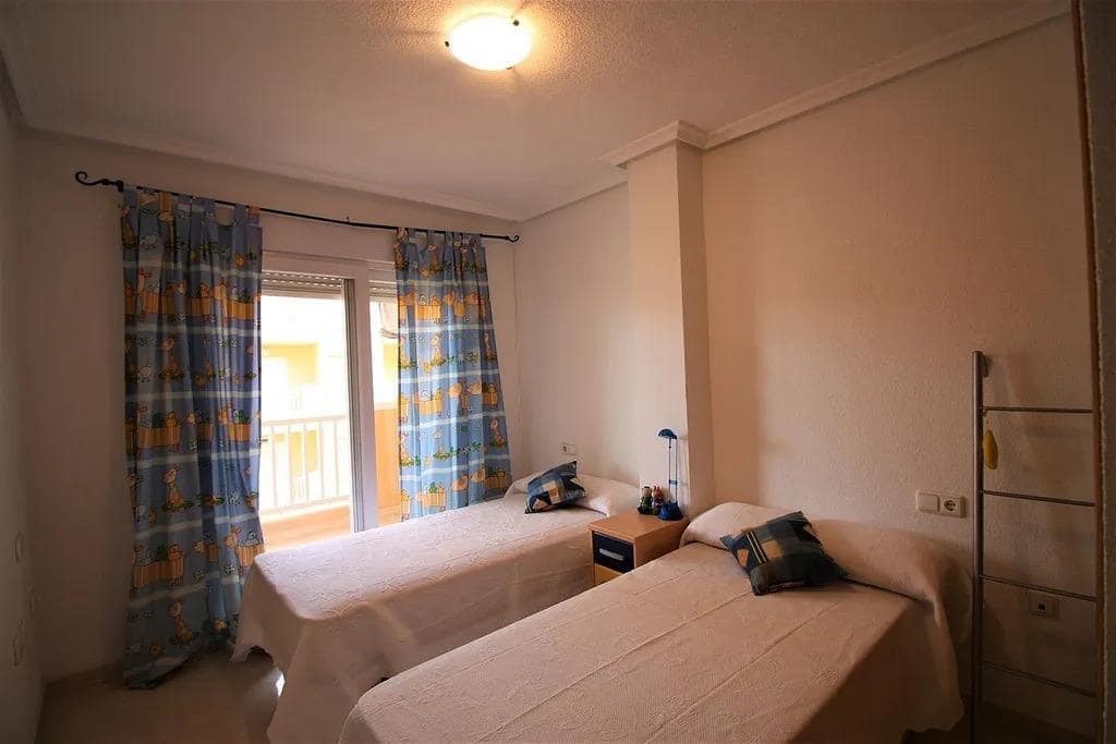 2 soverom Leilighet til salgs i La Manga del Mar Menor med svømmebasseng garasje - € 189 000 (Ref: 10011784)