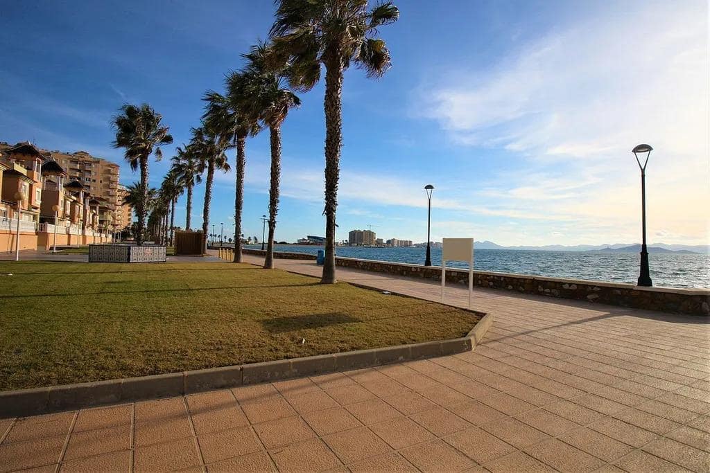 2 soverom Leilighet til salgs i La Manga del Mar Menor med svømmebasseng garasje - € 189 000 (Ref: 10011784)