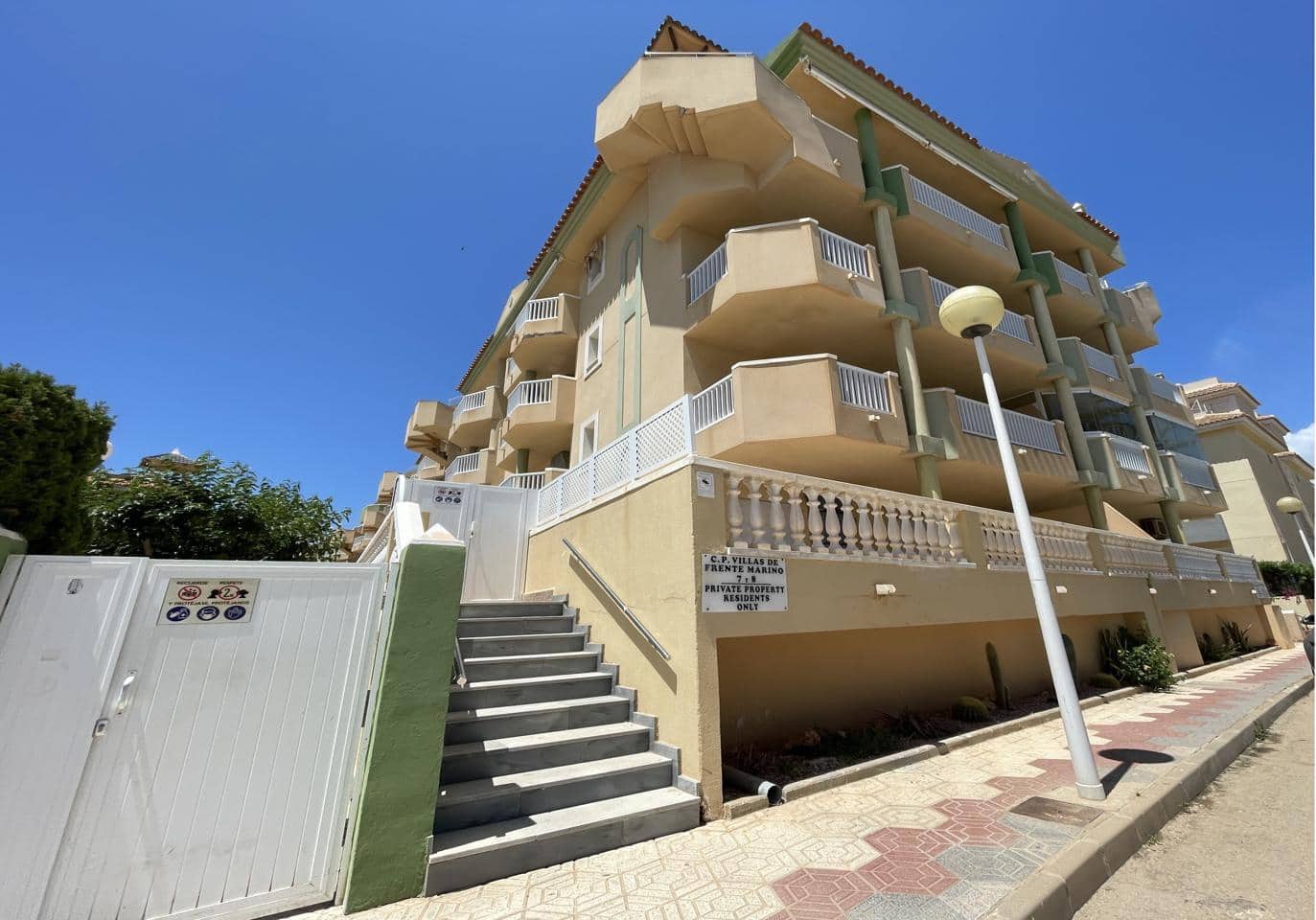 2 soverom Leilighet til salgs i La Manga del Mar Menor med svømmebasseng garasje - € 189 000 (Ref: 10011784)