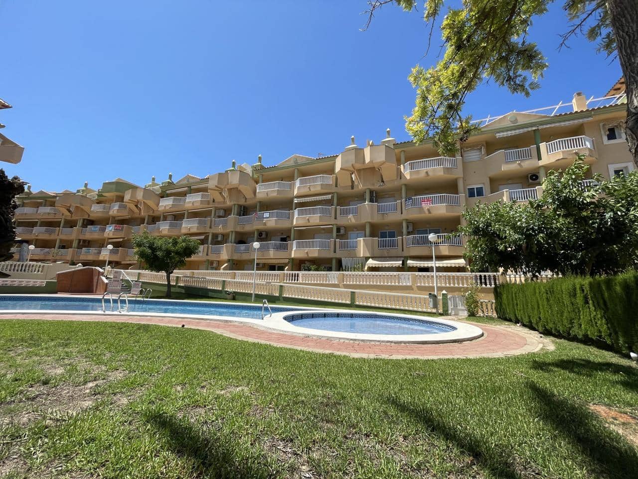 2 soverom Leilighet til salgs i La Manga del Mar Menor med svømmebasseng garasje - € 189 000 (Ref: 10011784)