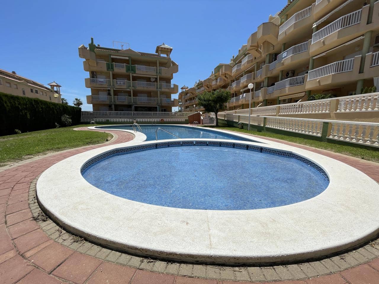 2 soverom Leilighet til salgs i La Manga del Mar Menor med svømmebasseng garasje - € 189 000 (Ref: 10011784)