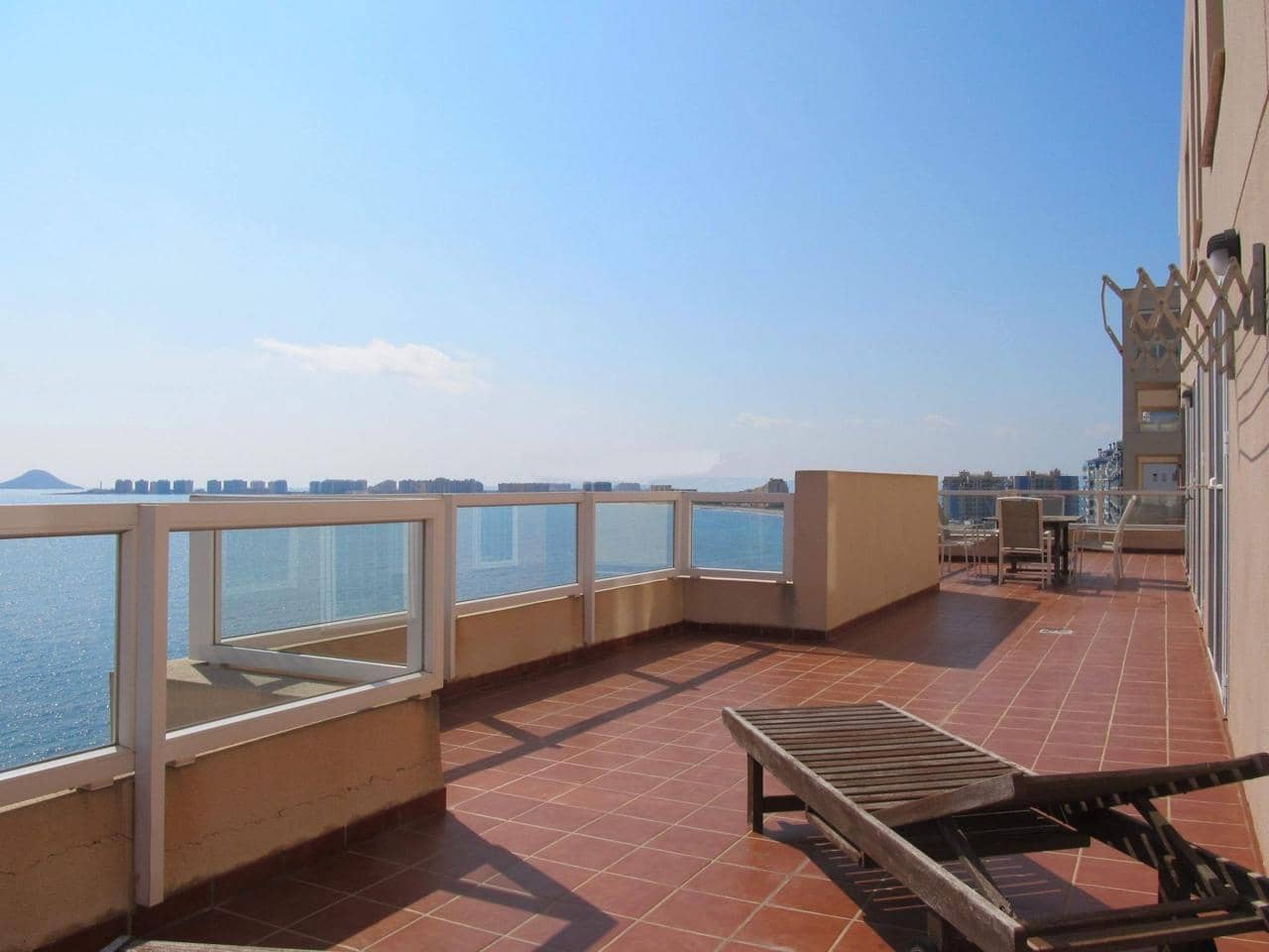 3 slaapkamer Flat te koop in La Manga del Mar Menor met zwembad garage - € 380.000 (Ref: 10011785)