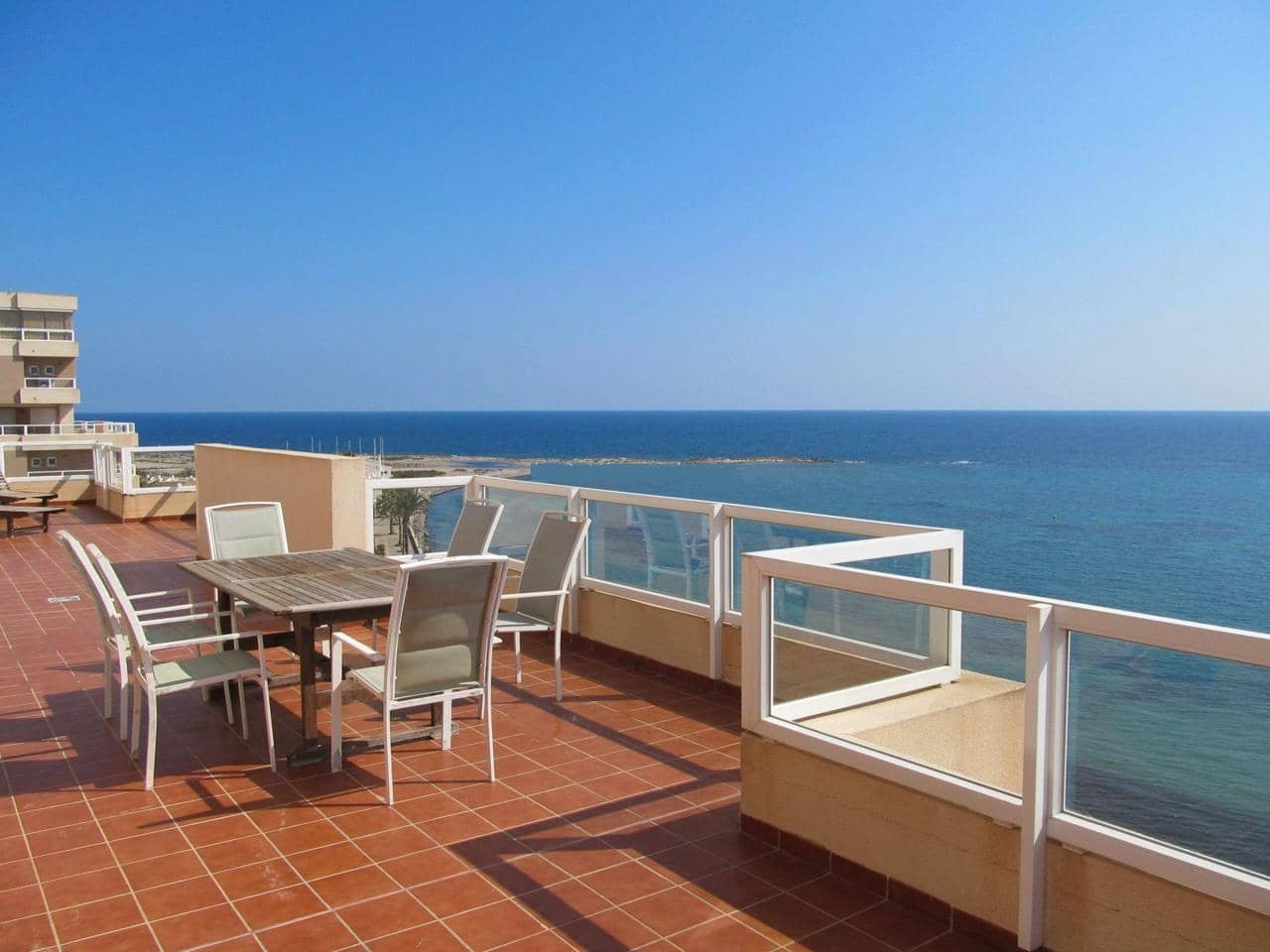 3 slaapkamer Flat te koop in La Manga del Mar Menor met zwembad garage - € 380.000 (Ref: 10011785)