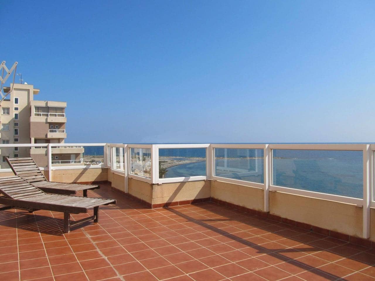 3 slaapkamer Flat te koop in La Manga del Mar Menor met zwembad garage - € 380.000 (Ref: 10011785)