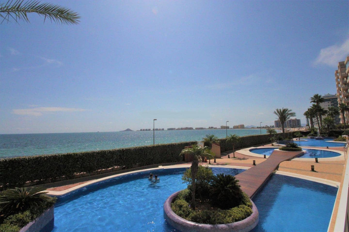 3 slaapkamer Flat te koop in La Manga del Mar Menor met zwembad garage - € 380.000 (Ref: 10011785)