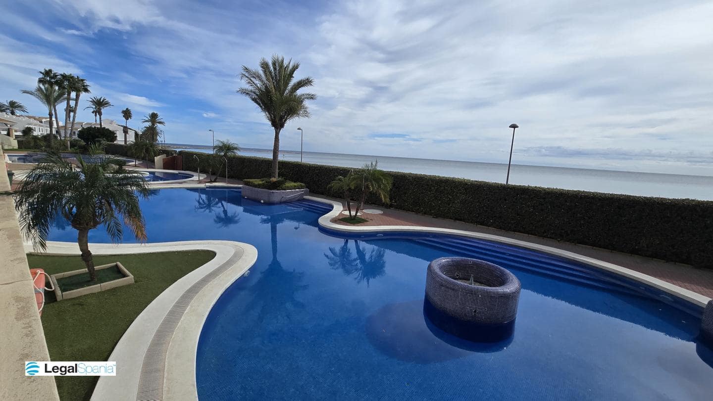 3 slaapkamer Flat te koop in La Manga del Mar Menor met zwembad garage - € 380.000 (Ref: 10011785)