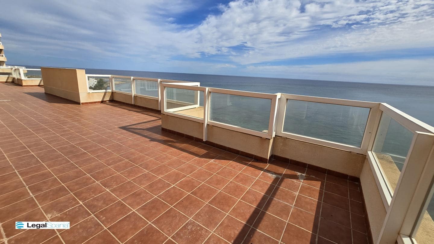 3 slaapkamer Flat te koop in La Manga del Mar Menor met zwembad garage - € 380.000 (Ref: 10011785)
