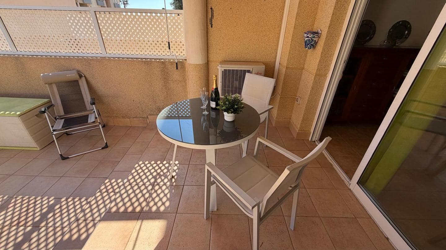 2 soveværelse Lejlighed til salg i La Manga del Mar Menor med swimmingpool garage - € 175.000 (Ref: 10011786)