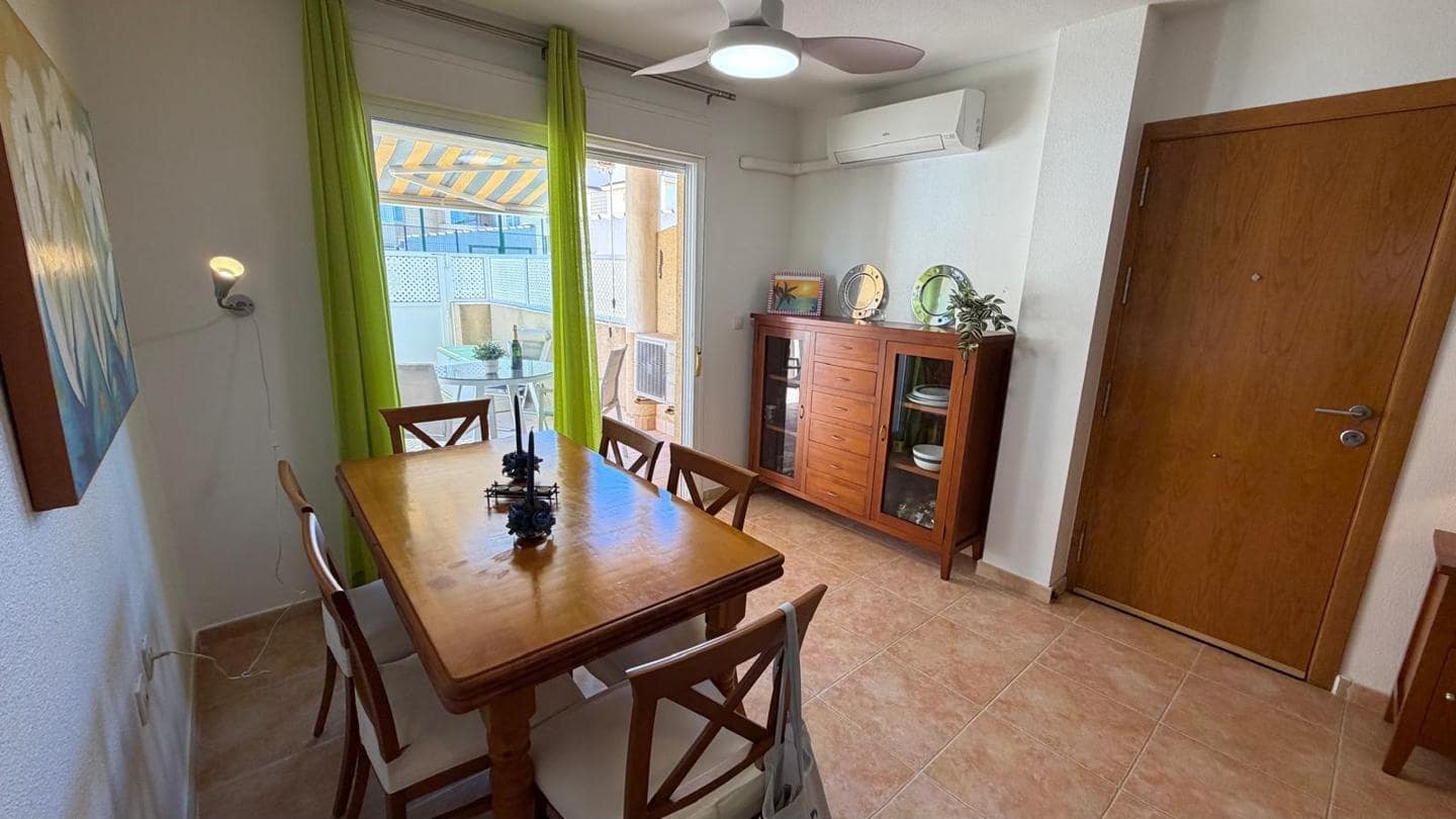 2 soveværelse Lejlighed til salg i La Manga del Mar Menor med swimmingpool garage - € 175.000 (Ref: 10011786)