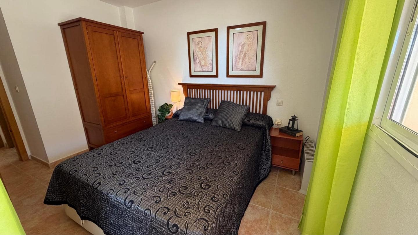 2 soveværelse Lejlighed til salg i La Manga del Mar Menor med swimmingpool garage - € 175.000 (Ref: 10011786)