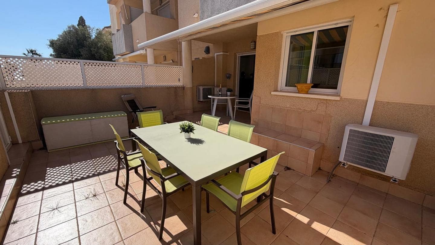 2 soveværelse Lejlighed til salg i La Manga del Mar Menor med swimmingpool garage - € 175.000 (Ref: 10011786)