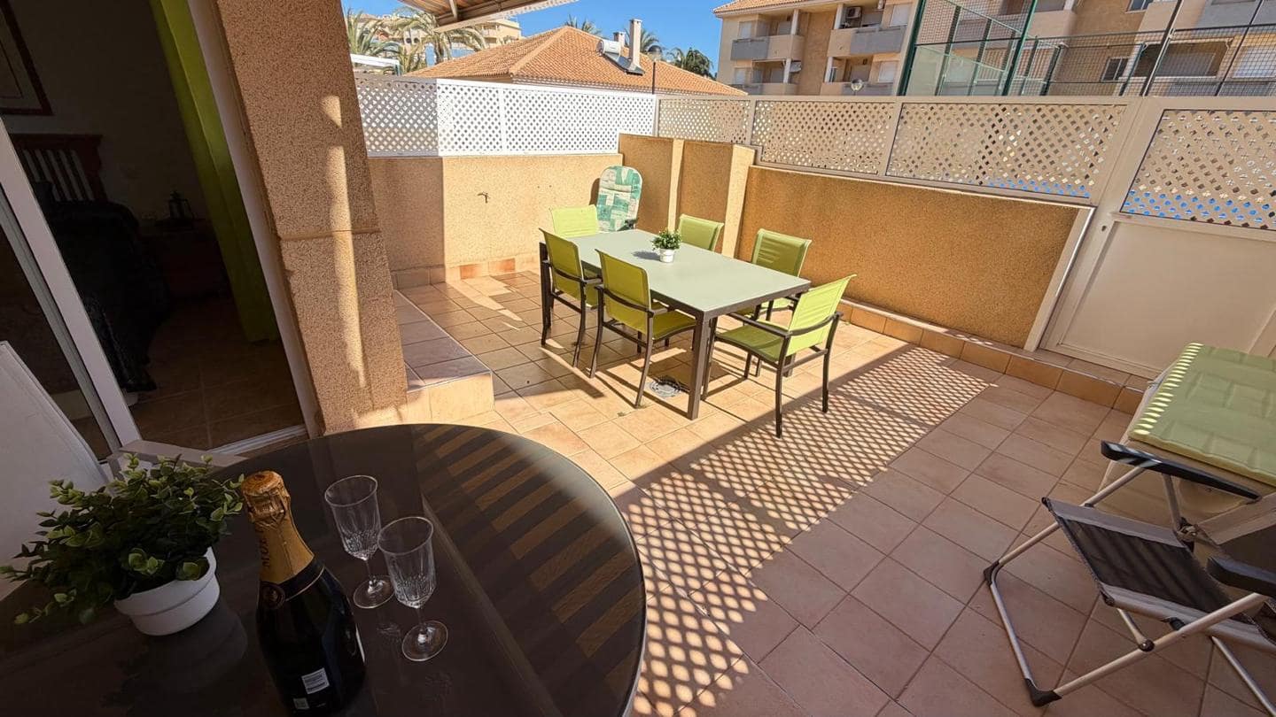 2 soveværelse Lejlighed til salg i La Manga del Mar Menor med swimmingpool garage - € 175.000 (Ref: 10011786)