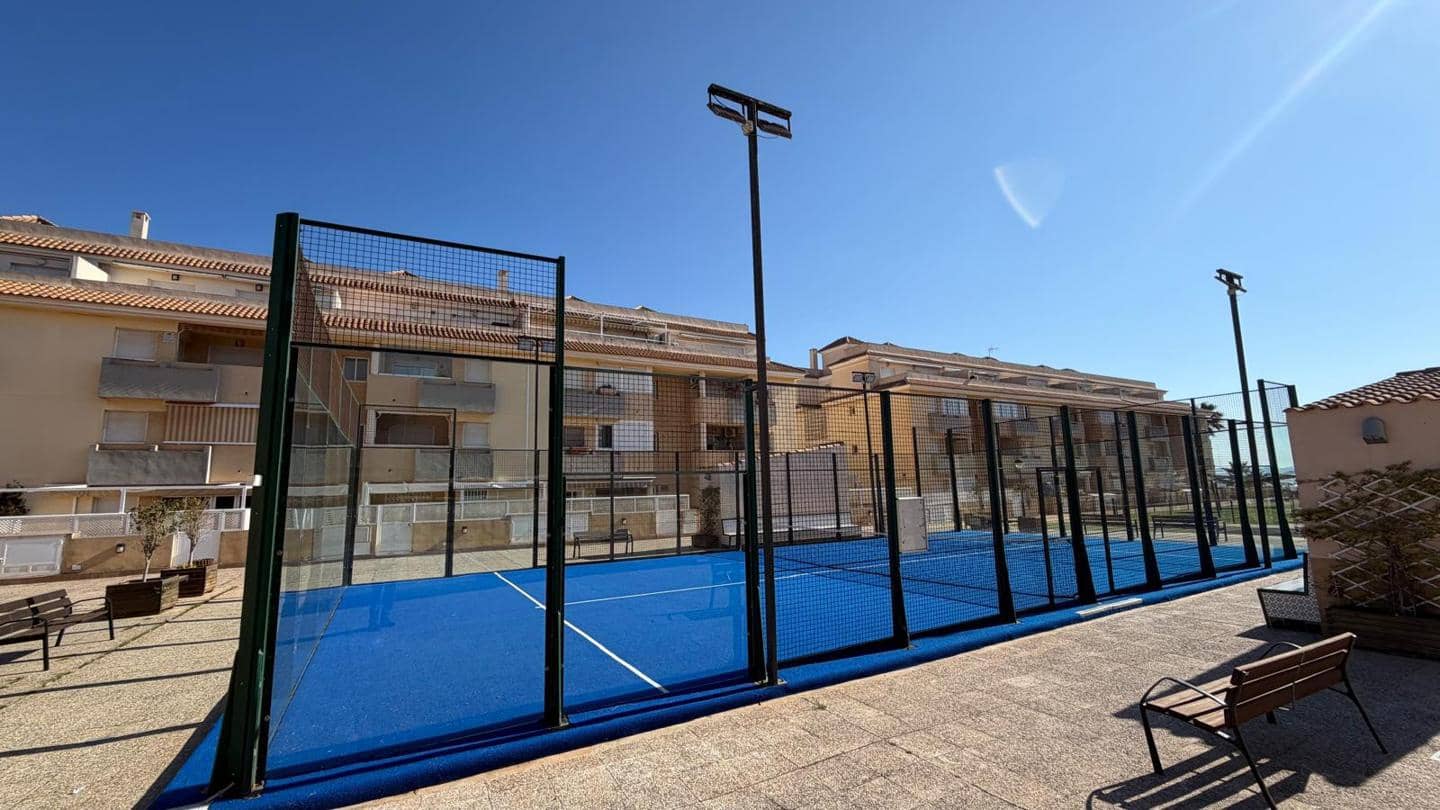 2 soveværelse Lejlighed til salg i La Manga del Mar Menor med swimmingpool garage - € 175.000 (Ref: 10011786)