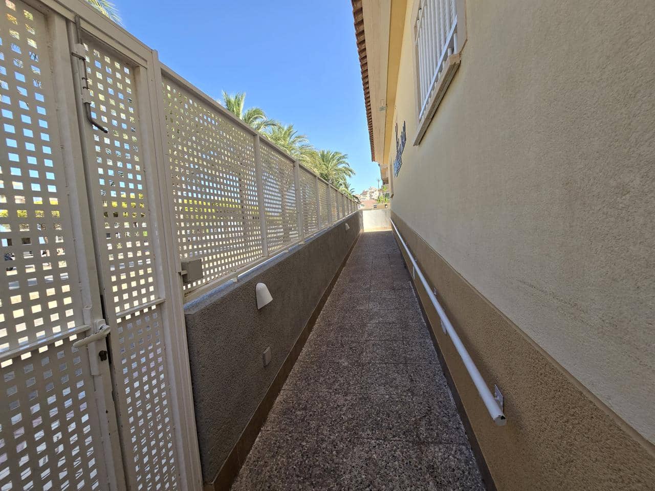 2 soveværelse Lejlighed til salg i La Manga del Mar Menor med swimmingpool garage - € 175.000 (Ref: 10011786)