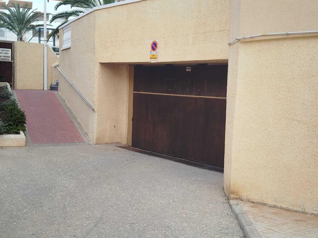 Garage for sale in La Manga del Mar Menor - € 40,000 (Ref: 10011791)