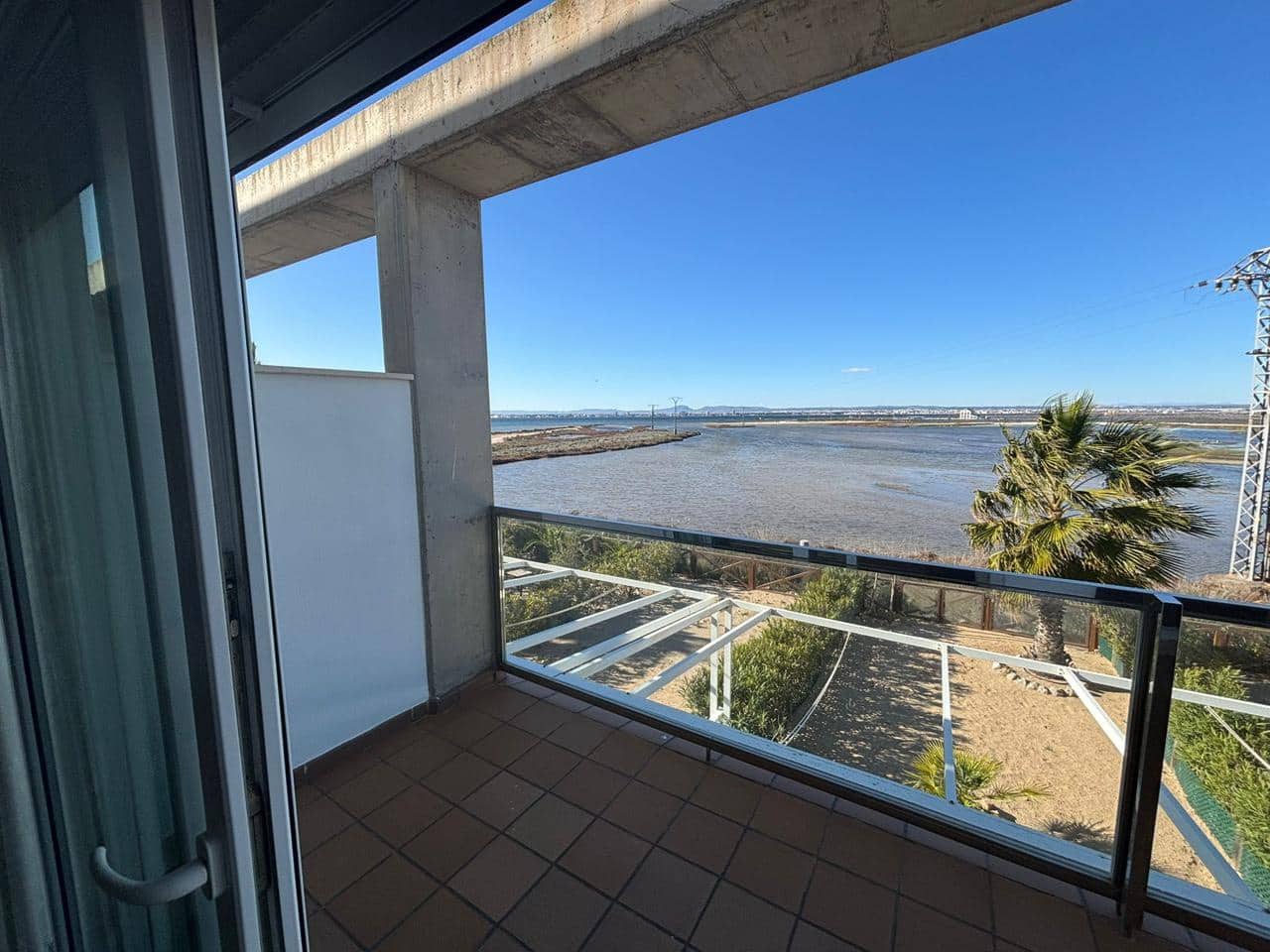 2 soverom Leilighet til salgs i La Manga del Mar Menor med svømmebasseng garasje - € 189 000 (Ref: 10011792)