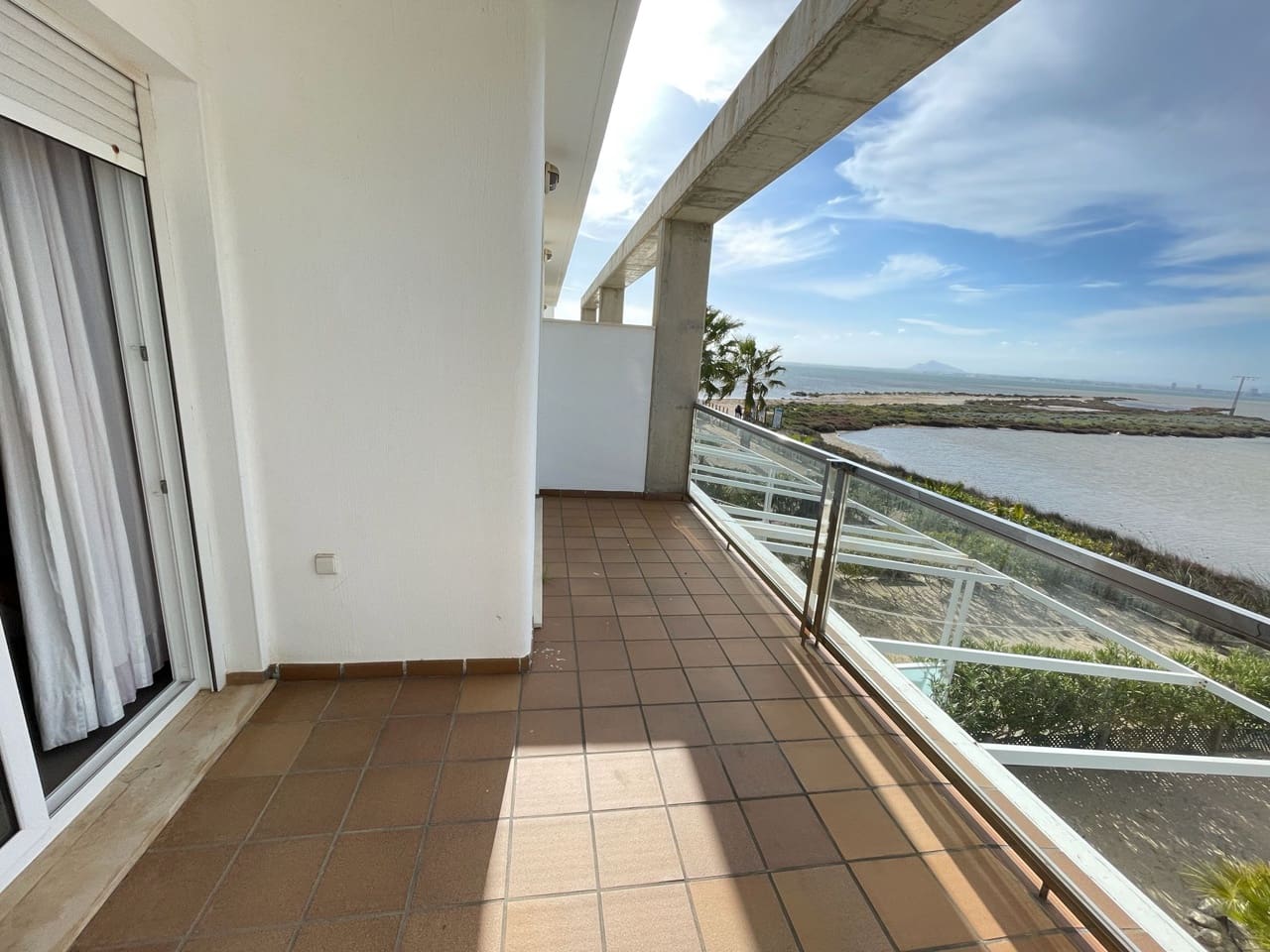 2 soverom Leilighet til salgs i La Manga del Mar Menor med svømmebasseng garasje - € 189 000 (Ref: 10011792)