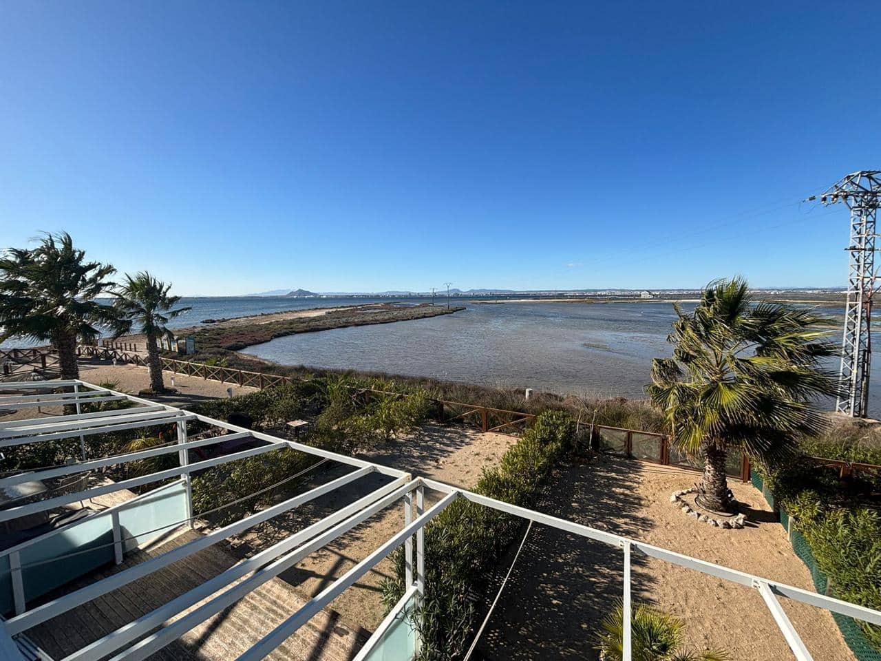 2 soverom Leilighet til salgs i La Manga del Mar Menor med svømmebasseng garasje - € 189 000 (Ref: 10011792)