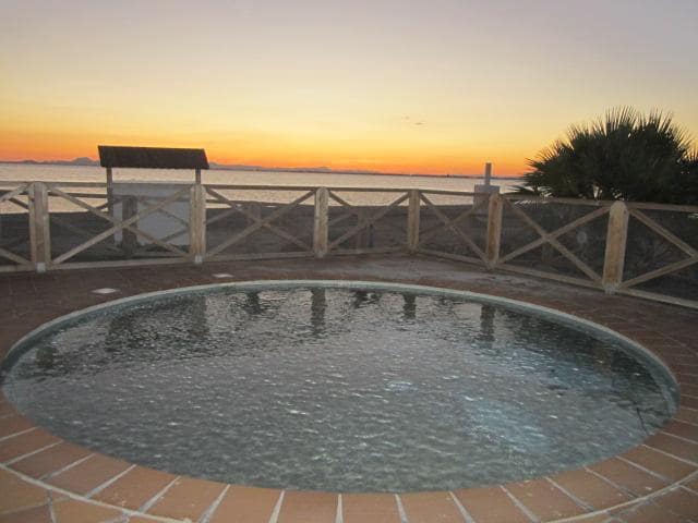 2 soverom Leilighet til salgs i La Manga del Mar Menor med svømmebasseng garasje - € 189 000 (Ref: 10011792)