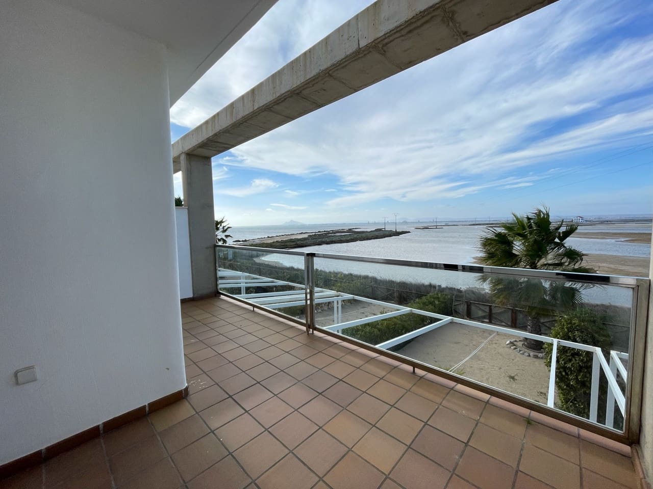 2 soverom Leilighet til salgs i La Manga del Mar Menor med svømmebasseng garasje - € 189 000 (Ref: 10011792)