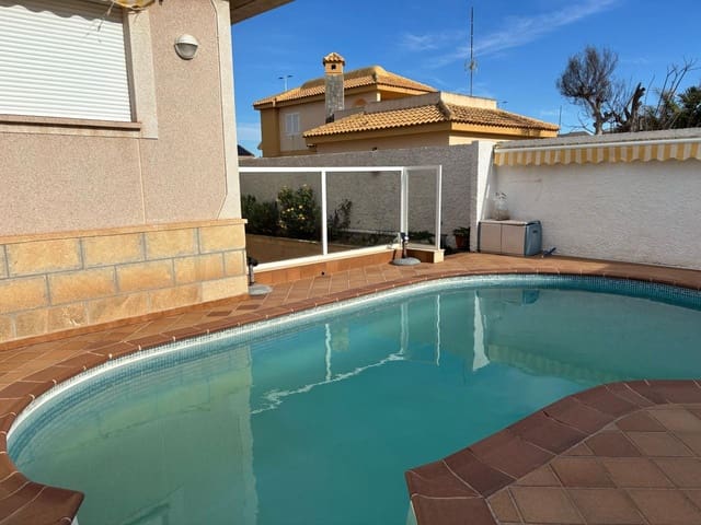 6 sypialnia Willa na sprzedaż w La Manga del Mar Menor z basenem garażem - 610 000 € (Ref: 10011796)