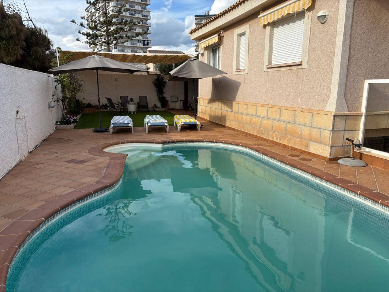 6 sypialnia Willa na sprzedaż w La Manga del Mar Menor z basenem garażem - 610 000 € (Ref: 10011796)