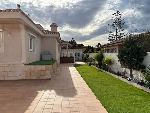 6 sypialnia Willa na sprzedaż w La Manga del Mar Menor z basenem garażem - 610 000 € (Ref: 10011796)