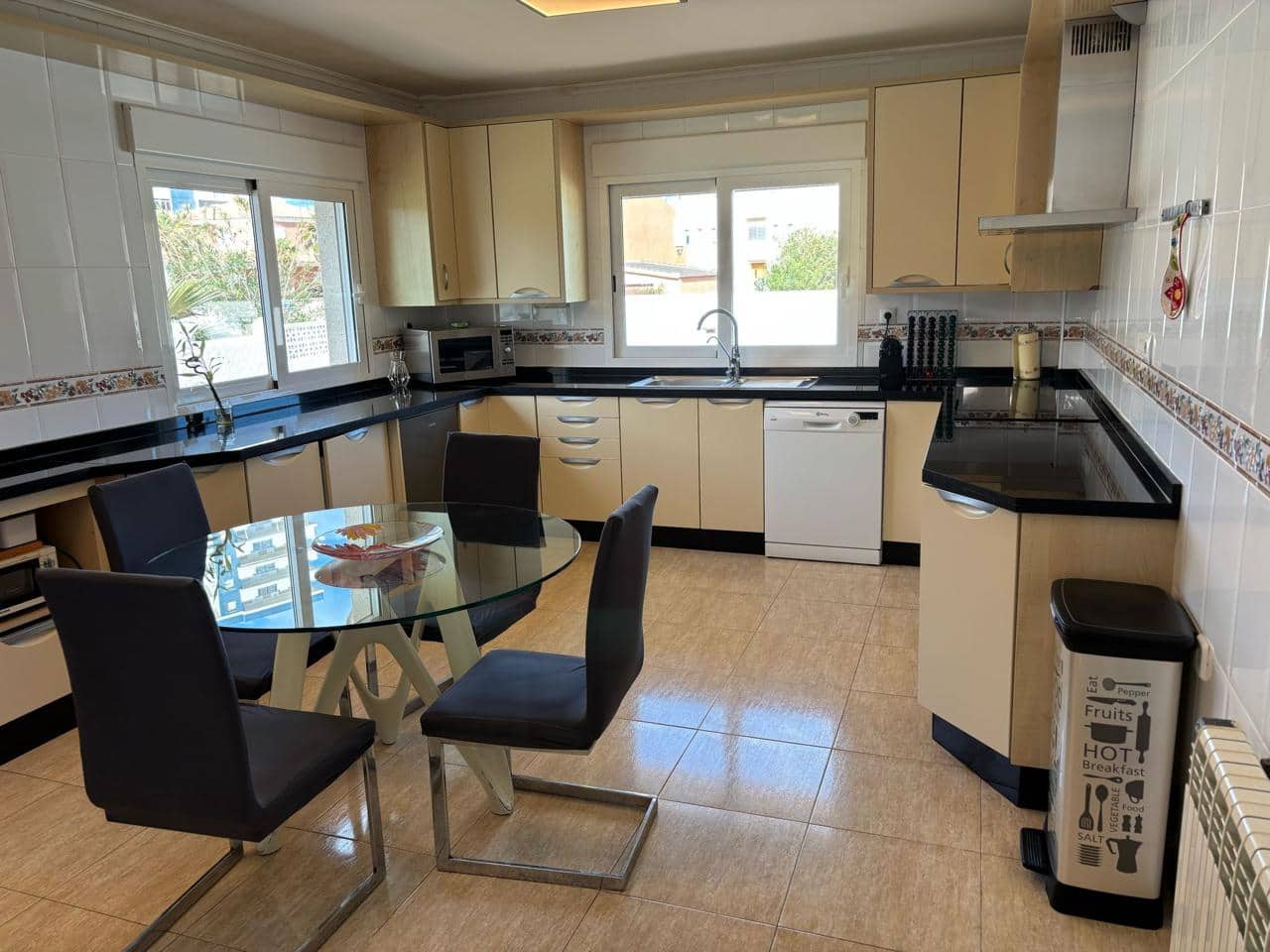 6 sypialnia Willa na sprzedaż w La Manga del Mar Menor z basenem garażem - 610 000 € (Ref: 10011796)